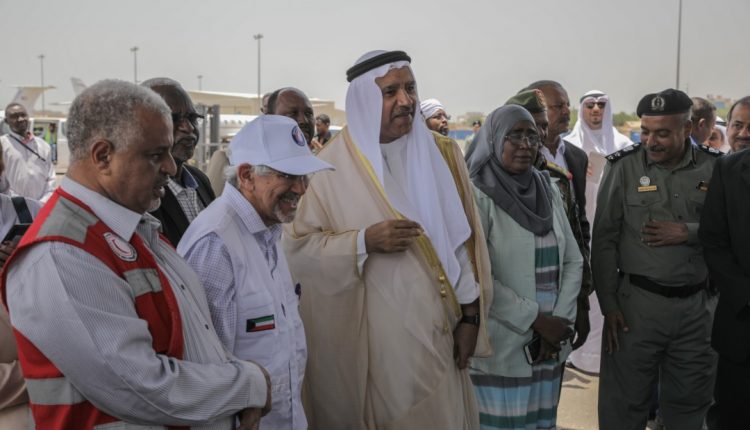وصول أوّل طائرة إغاثة من الجسر الجوي الكويتي للخرطوم 1 اغاثه