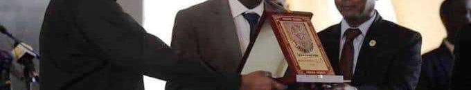 سوشال: فيديو.. البرهان مالو ومال اللحمة الزول ده والله ماشي بخطى السيسي بتاع مصر 11 مدني عباس 1