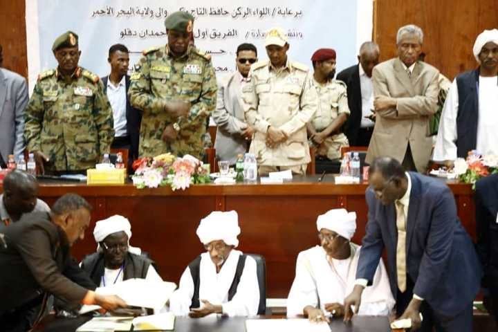 شهِد توقيع وثيقة الصلح بين “البني عامر” و”النوبة” ..”حميدتي” يُشدّد على بسط هيبة الدولة وسيادة حكم القانون 1 توقيع