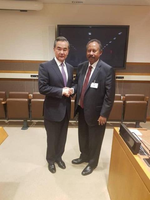 حمدوك يؤكد أهمية التعاون بين السودان والصين 1 حمدوك الصين