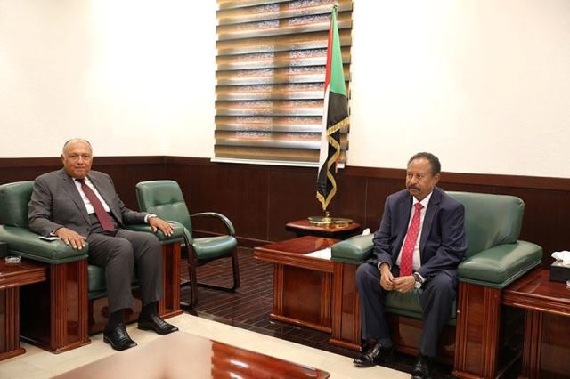 حمدوك يؤكد أزلية العلاقات السودانية المصرية 1 حمدوك شكري