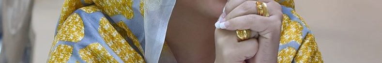 شاهد بالصورة.. سيدة الشاشة السودانية تسحر رواد مواقع التواصل بابتسامتها "الخلابة" 10 المذيعة اسراء