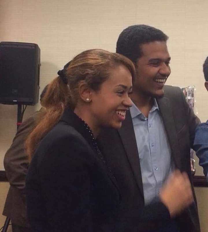 شاهد.. صور الأصم ودكتورة مروة تثير اهتمام رواد مواقع التواصل وتتصدر المشهد 1 الأصم ومروة