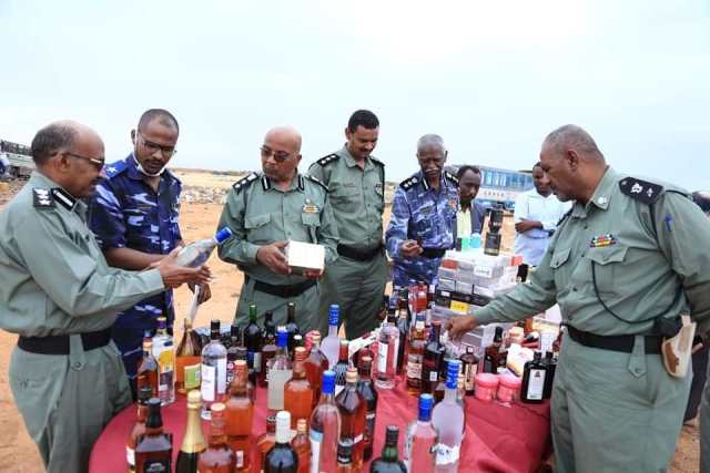 حملة تنظيم للسوق العمومي وإزالة المخالفات بالقضارف 1 سلع