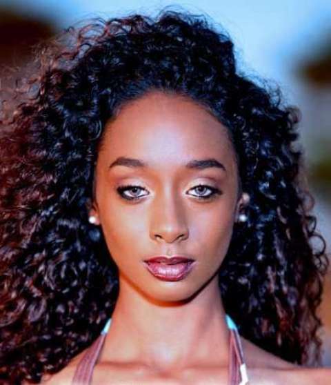 عارضة ازياء سودانية سارة