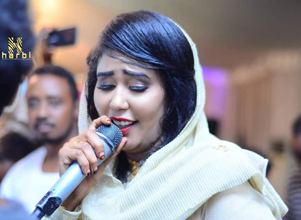 بالفيديو: إستقبال الفنانة إيمان بت أم روابة بإحدي قري شندي شاهد ماذا قدموا لها وأثار دهشة الأسافير 10 ايمان ام روابة2