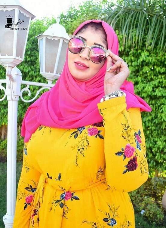 شاهد.. مرشحة وزارة التربية والتعليم "الحسناء" تشعل السوشيال ميديا بالسودان بصور حديثة 13 تغريد الخواض4