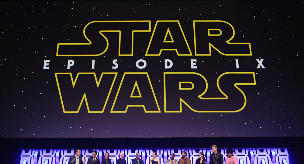 شخص وحيد حول العالم يحظى بامتياز مشاهدة أحدث أجزاء "حرب النجوم" قبل طرحه الرسمي 1 1040445152