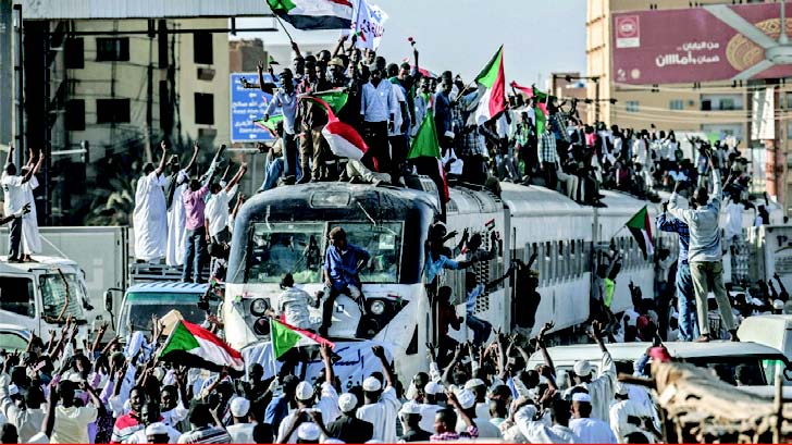 قطار الجزيرة يتحرك للمشاركة في مواكب دعم الحكم المدني 10 قطار عطبره