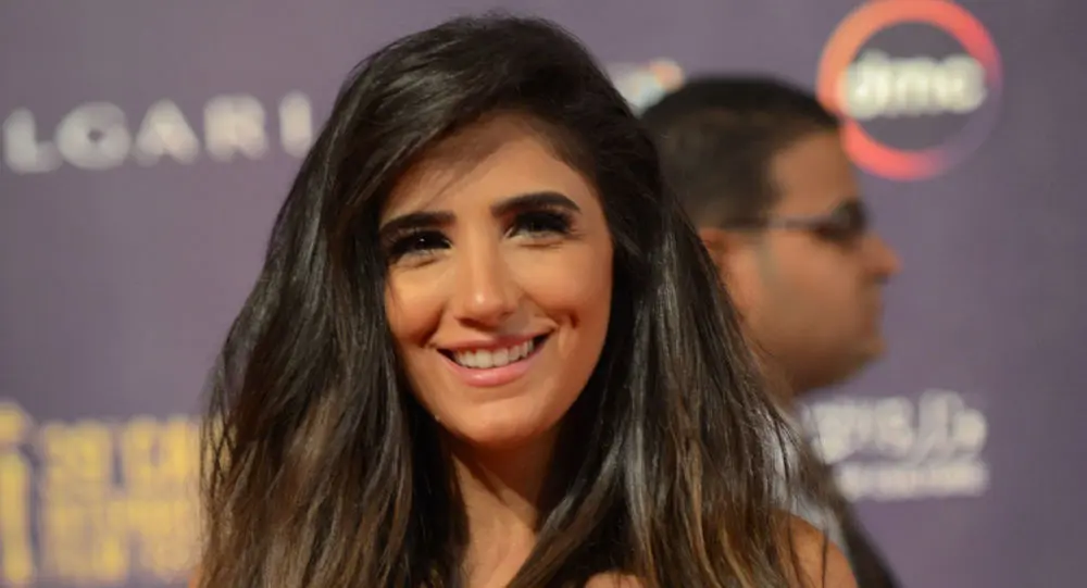 بالأسود.. شاهد مي عمر تستعرض جمالها 41 1042939575