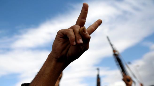 حسن محمد صالح يكتب: الفترة الانتقالية (الطول فيهن الهول) 10 تسقط بس علامة النصر