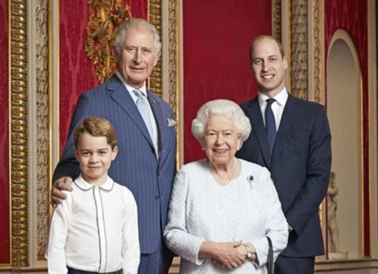 القصر البريطاني يحتفل بصورة لورثة العرش 1 Image1 120205161347