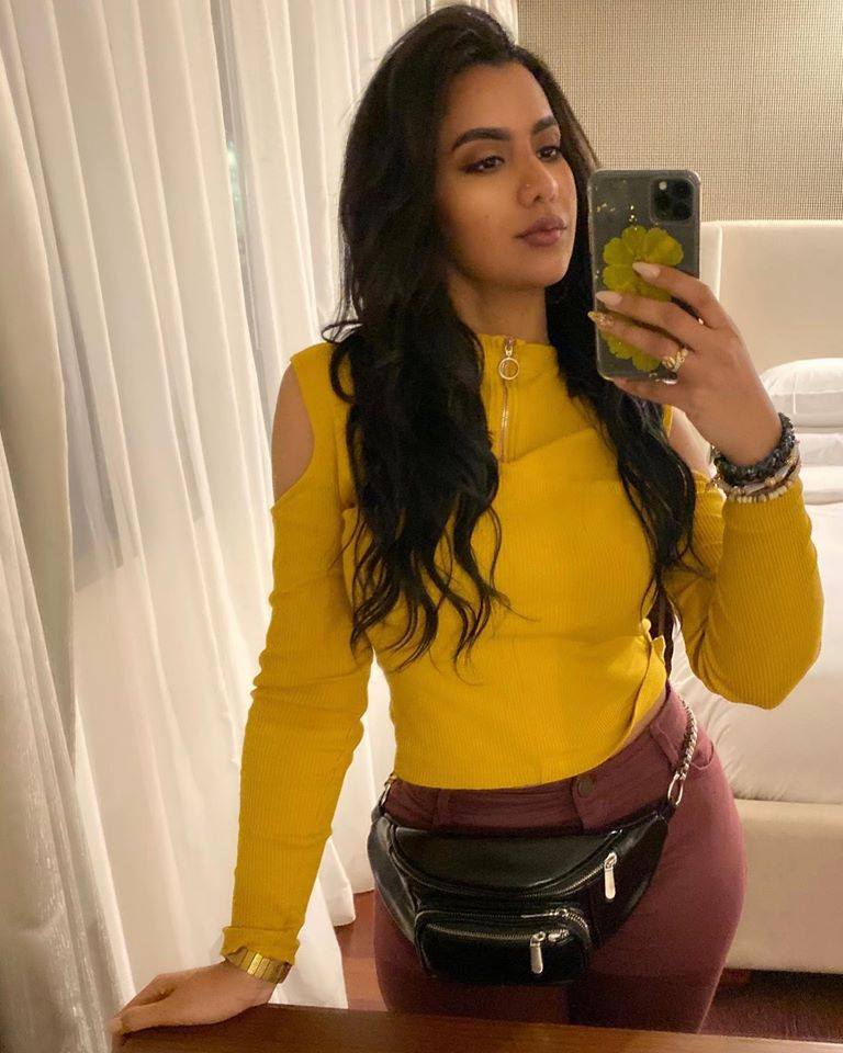 شاهد بالصورة.. الحسناء "لوشي" تواصل تخصصها في إثارة مواقع التواصل وتظهر يـ(البنطلون) الضيق وبملابس شبه "عارية" 2 لوشي جديد