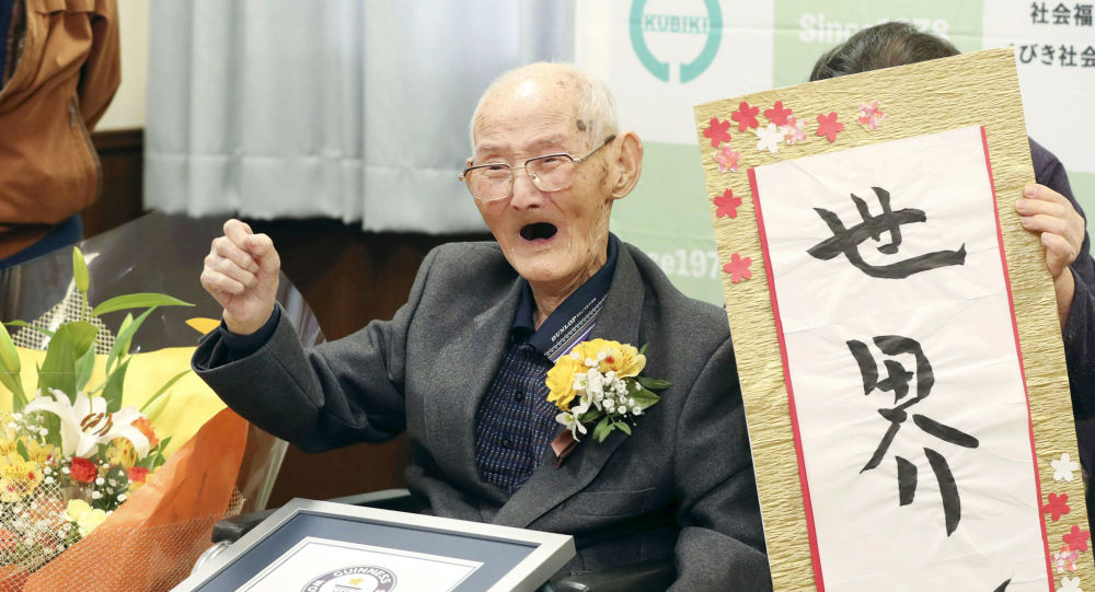 113 عاما... أكبر معمر في العالم يكشف سر طول عمره 10 أكبر رجل