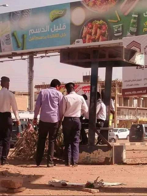 شاهد: القيادي بتجمع المهنيين (الأصم) في قبضة شرطة المرور.. تعرف على السبب 11 الاصم مرور