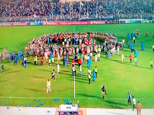 الكاف يعاقب الهلال السوداني بسبب شغب لقاء الأهلي المصري 10 الهلال