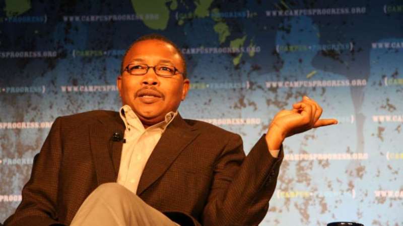 توافد رجال الأعمال والمصرفيين الأوروبيين لمؤتمر باريس 10 عمر قمر الدين