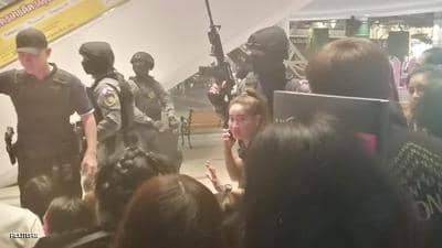 إخراج المئات من "مقر مذبحة تايلاند".. والمهاجم لا يزال طليقا 10 مسلح