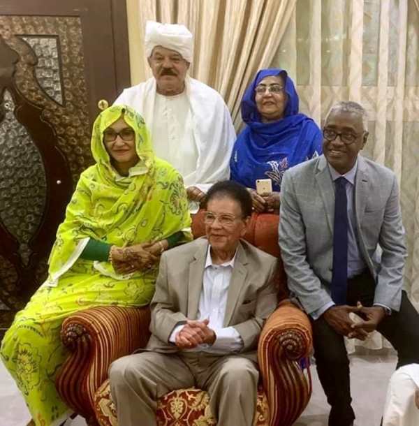 وزارة الخارجية السودانية تمنح الفنان عبد الكريم الكابلي جواز دبلوماسي 1 الكابلي