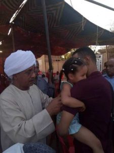 الكاميرا تلاحق طه سليمان في عزاء عبير ابو شيبة وصور له يحمل طفلته بجوار نسيبه 2 طه2 1