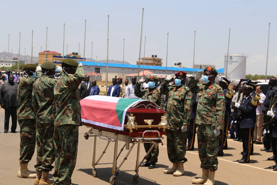 وصول جثمان فقيد البلاد وزير الدفاع الى مطار الخرطوم 10 جثمان