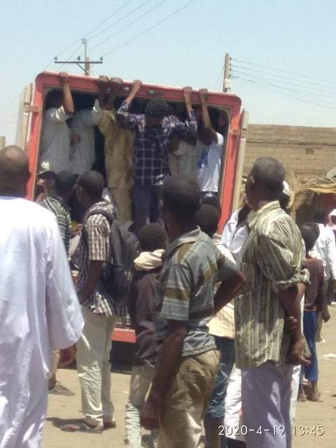 بالصورة.. السودان أول بلد تستخدم فيه الثلاجات لنقل الفواكه والخضار والموتى.. وحتى الاحياء 10 ازمة