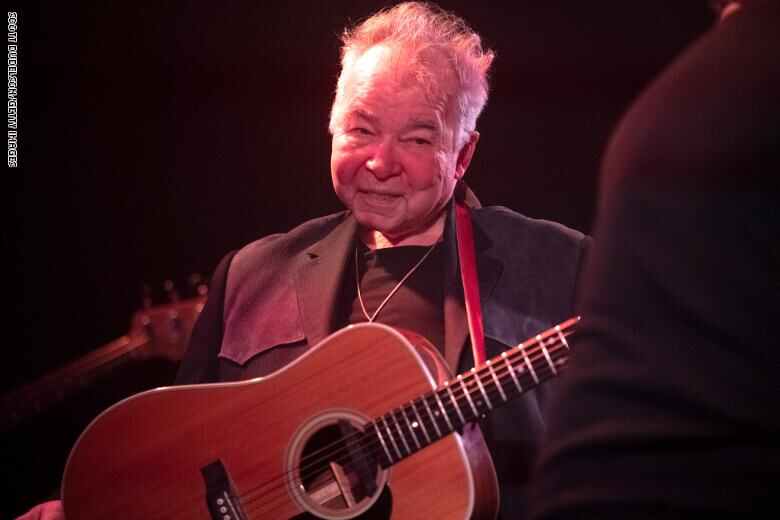 وفاة المغني الأميركي جون براين بسبب مضاعفات فيروس كورونا 10 جون براين