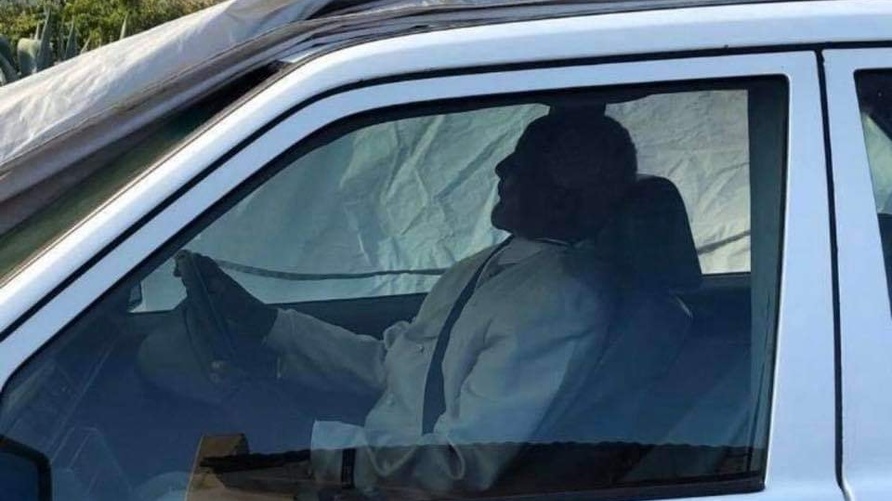 دفن زعيم افريقي بسيارتة