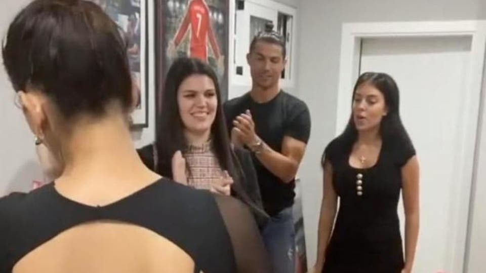 رونالدو ينصح متابعيه بالحجر.. ويخرقه لحضور حفل عيد ميلاد 1 رونالدو