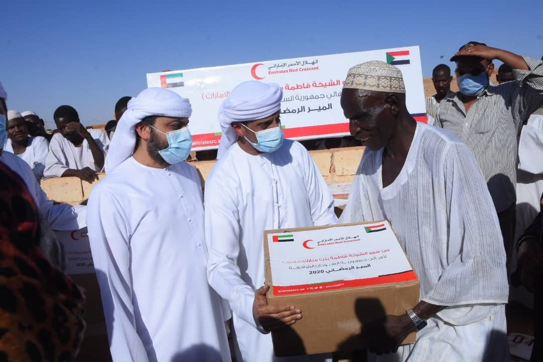 مدير قطر الخيرية يستقبل طائرة المساعدات الخامسة ضمن حملة سالمة يا سودان 1 مساعدات 1