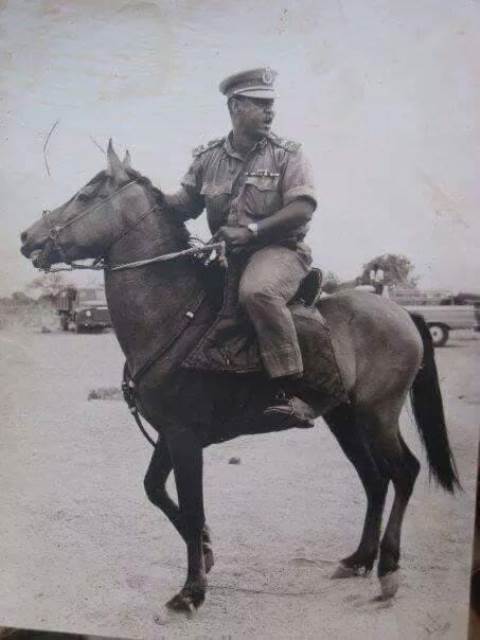 ما هي قصة الرئيس نميري وهو يركب هذا الحصان .. تعرف على الحكاية 10 جعفر نميري