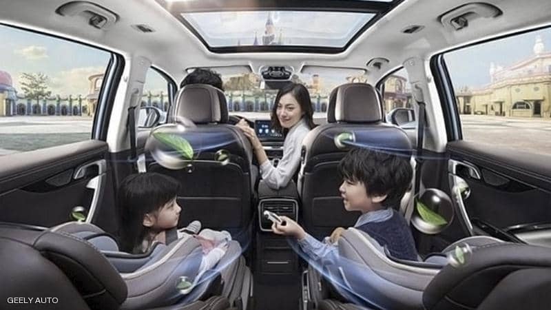 رجل يروي كيف حل خلاف نشب بين زوجتيه حول من تركب بجانبه في المقعد الأمامي للسيارة 10 سيارة