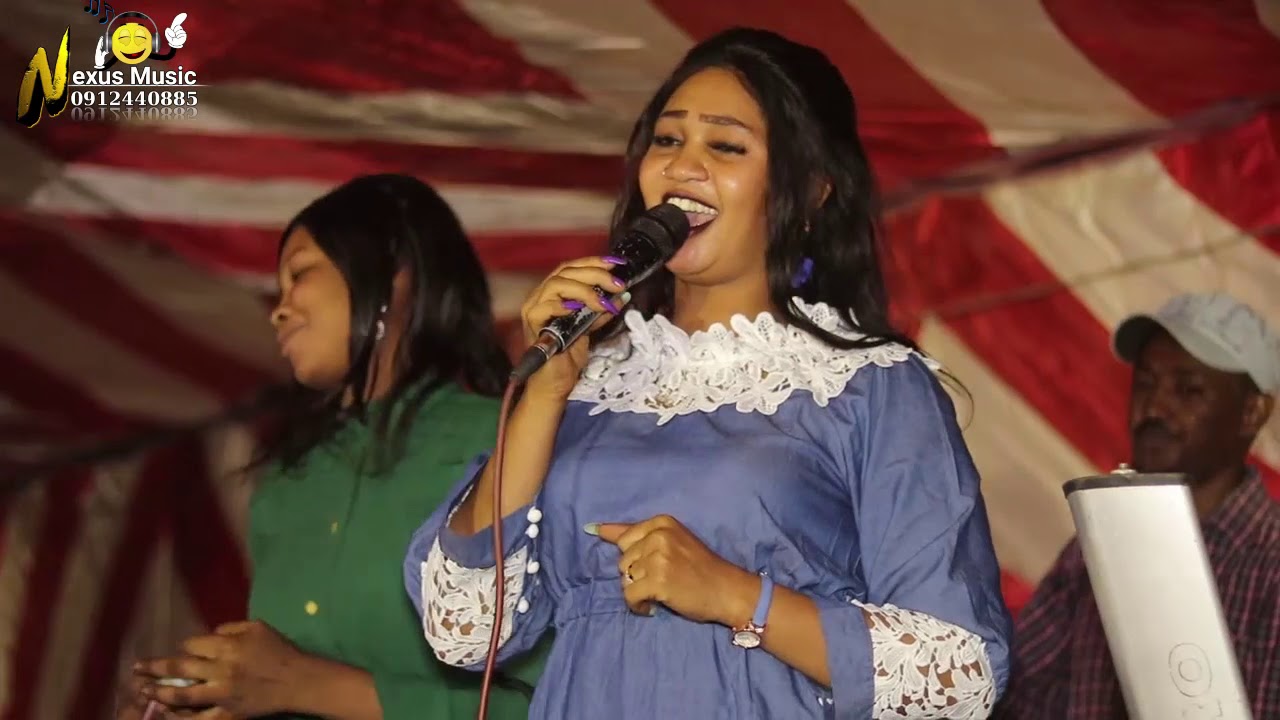 شاهد بالفيديو.. المطربة المثيرة للجدل عائشة الجبل: (أنا أصغر فنانة وأمتلك منزل وسيارة من أموال النقطة واحصل على (150) مليون نقطة في الحفل الواحد) 10 عشة الجبل