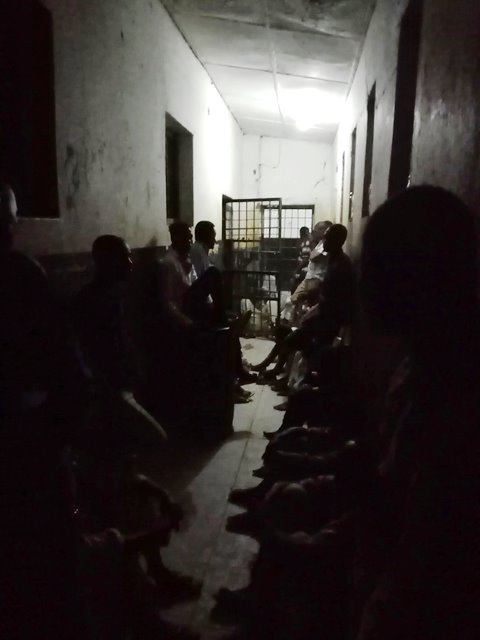 هكذا تنفذ الشرطة في السودان قانون الطوارئ الصحية للمخالفين!! 10 قسم الابيض