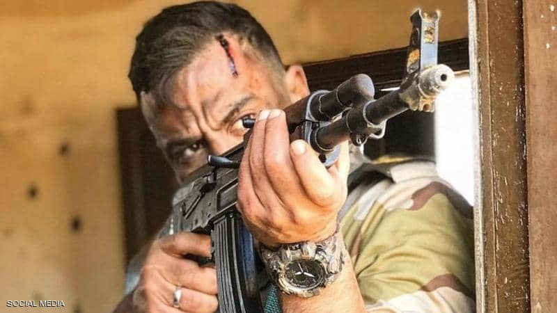 مجهول مسلح بكلاشنكوف يقتحم حفلا و يقتل مواطن بالرصاص 10 مسدس