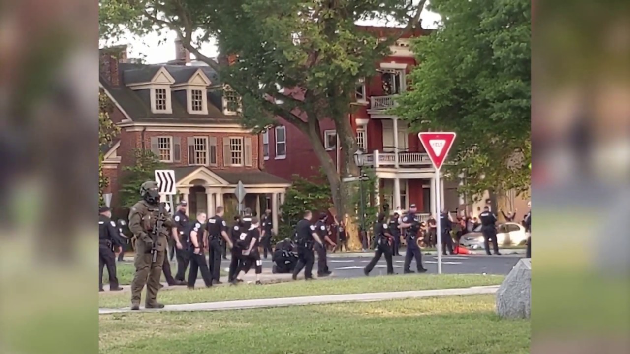 "حادثة فلويد تتكرر"... فيديو يوثق اعتداء جديدا لضابط أمريكي على "رجل أسود" 1 13130174