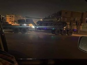 القوات المسلحة في السودان تنشر مدرعاتها وترفع درجة الاستعداد للون الأحمر 3 دبابة