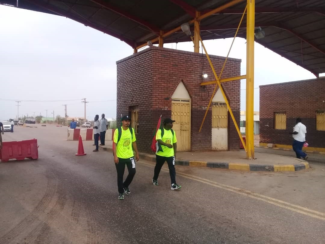 رحلة بالأقدام من مدني للخرطوم لإثنين من شباب المقاومة 10 رحلة