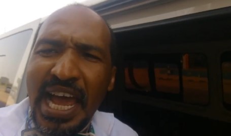 شاهد بعد إنتظار3 ساعات.. وفاة المريض الذي منع اسعافه القادم من الولاية الشمالية للخرطوم صباح اليوم بسبب اغلاق الكباري 10 طبيب