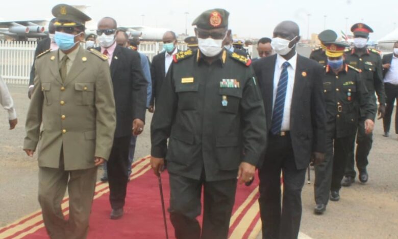 رئيس الأركان الأريتري يصل البلاد علي رأس وفد رفيع 1 فليبوس