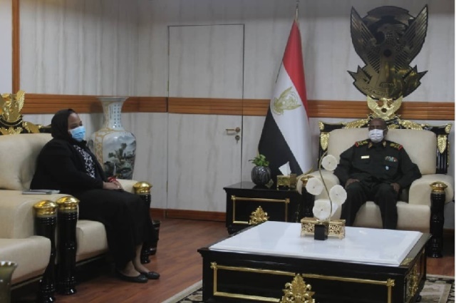 البرهان يبحث مع البوشي دعم القوات المسلحة لبرامج الشباب 10 البوشي برهان