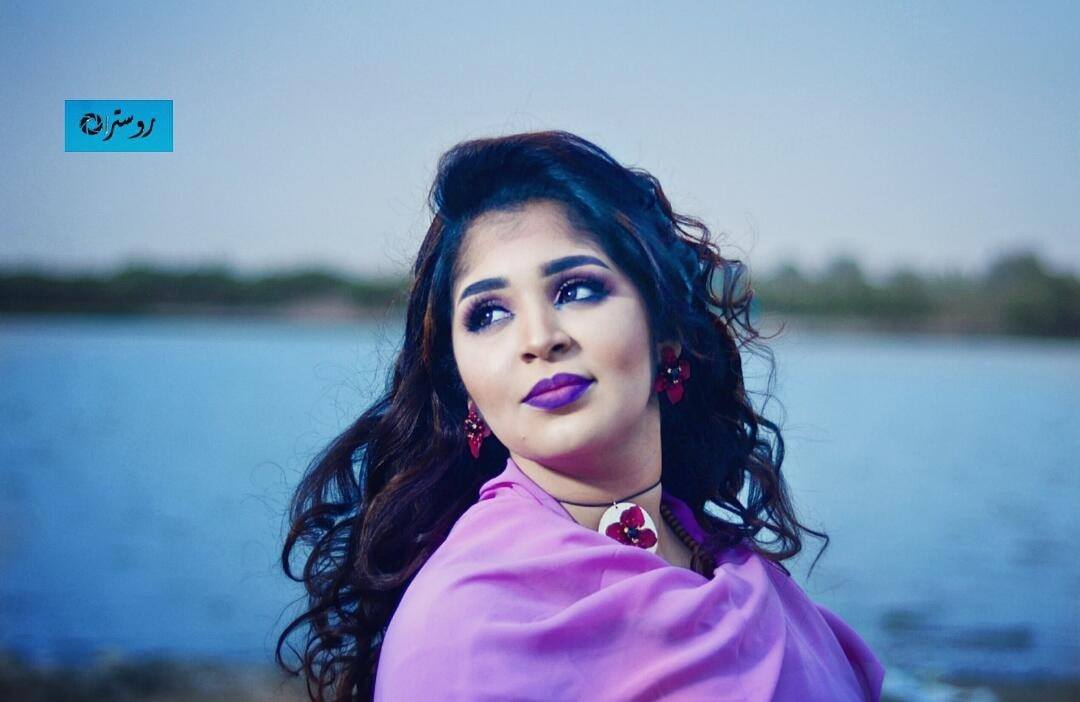 شاهد بالصور.. مفاجأة.. وزيرة (القراية) السودانية تبحث عن (عريس) و 1500 شخص يعرضون أنفسهم لخطبتها بعد أن وصفوها بنار الضلع 14 وزيرة القراية