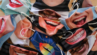 كماكة باسمة