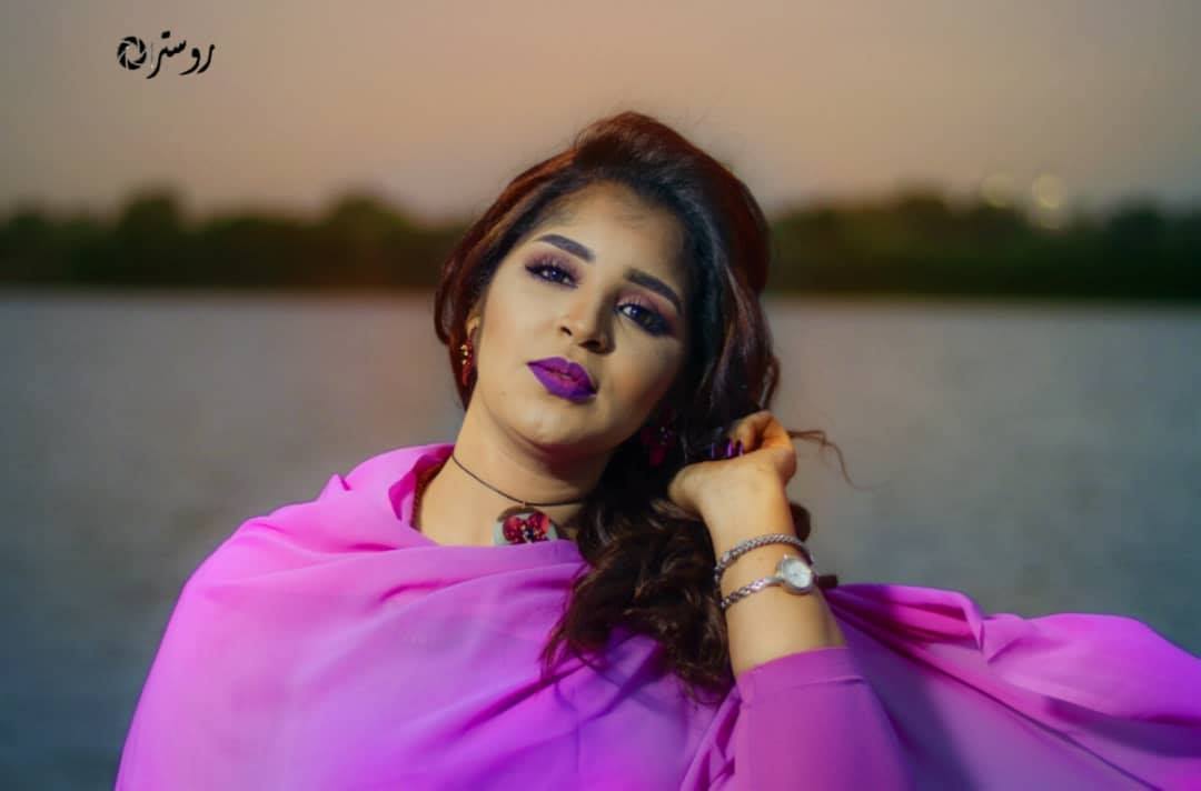 شاهد بالصور.. مفاجأة.. وزيرة (القراية) السودانية تبحث عن (عريس) و 1500 شخص يعرضون أنفسهم لخطبتها بعد أن وصفوها بنار الضلع 2 وزيرة القراية2