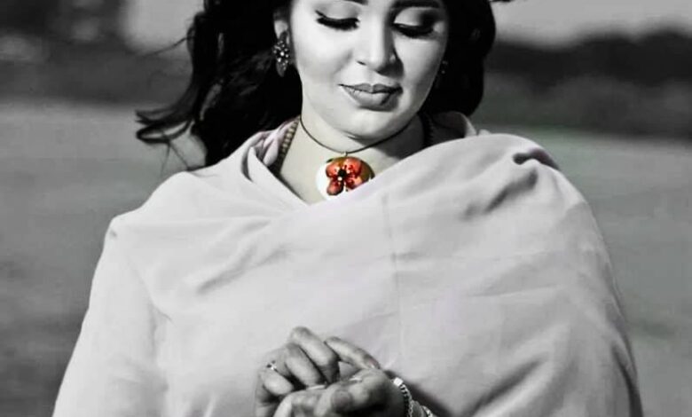 بالصور.. وزير القراية بالسودان تفاجئ جمهورها ومتابعيها وتظهر لأول مرة بدون مكياج..شاهد هل تغير شكلها؟ 1 وزيرة القراية3