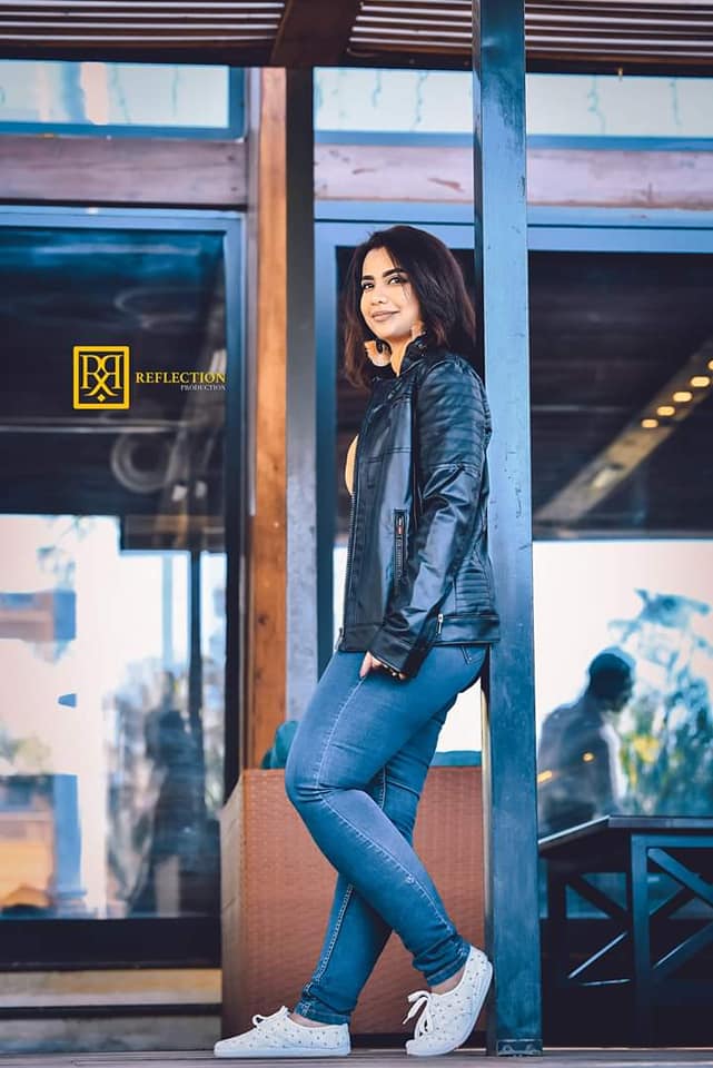 شاهد بالصور.. حسناء الإعلام السوداني (لوشي) تعود لإشعال واكتساح السوشيال ميديا بــ(بنطال) الجينز (الضيق) والجمهور يطلق عليها لقب (المدمرة) 12 المدمرة لوشي3