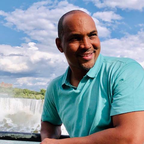 ناشط شهير يقترح الغاء الجنيه وإعتماد الدولار كعملة رسمية للسودان يشعل نقاشا اقتصاديا شارك فيه خبراء 10 بكري علي