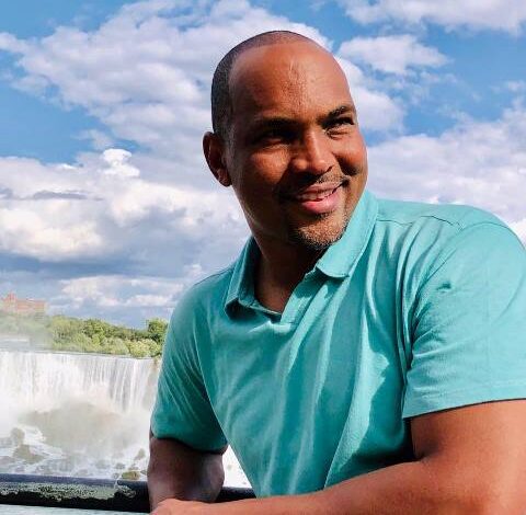 ناشط شهير يقترح الغاء الجنيه وإعتماد الدولار كعملة رسمية للسودان يشعل نقاشا اقتصاديا شارك فيه خبراء 1 بكري علي