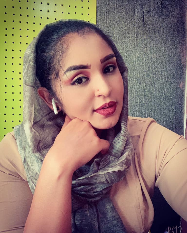 شاهد.. وزيرة القراية بالسودان تسحر الأسافير وتخطف الأضواء بصور جديدة ومتابعون يشيدون بإطلالتها الرائعة 2 وزيرة القراية جديد 3