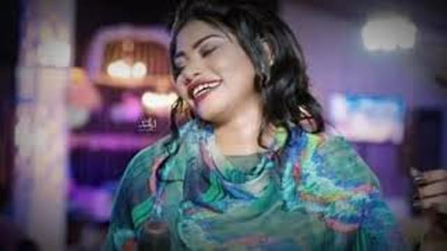 شاهد بالفيديو: رقيص فاضح وخليع وأزياء محزقة وغير محتشمة .. (قونة) تثير غضب الحضور ورواد المواقع 10 تغريد العشرة